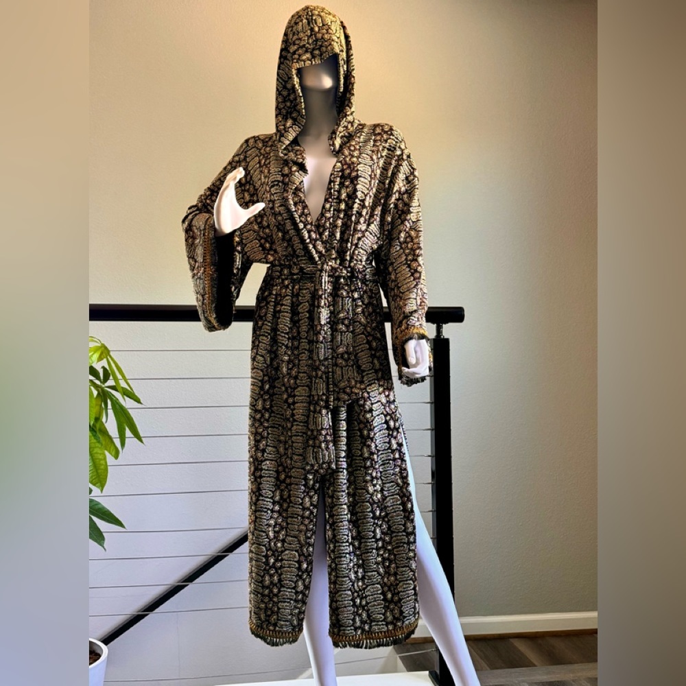 Shimmery Glitter Robe - Picture 8 of 8